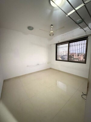 Room in 3 BHK Apartment at Woodland Crest Apartment, Andheri East – for Sale