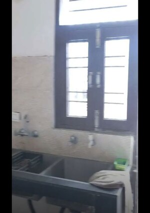 Room in 2 BHK Builder Floor at Sector 38 – for Rent