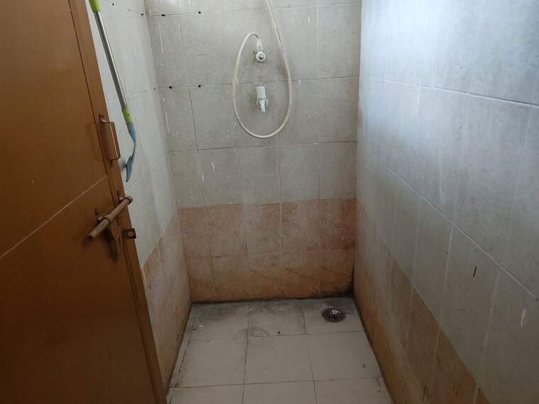Bathroom, awas-vikas 1 Bedroom 450 Sq.Ft. Apartment In Gomti Nagar Lucknow 10268549