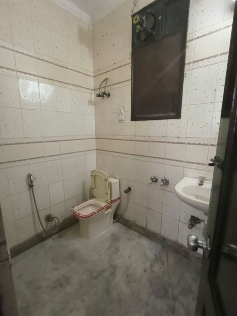 Washroom, vinoba puri 2 Bedroom 900 Sq.Ft. Builder Floor In Vinoba Puri Delhi 10268604