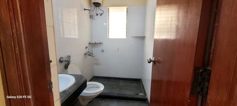 Bathroom, evershine-aangan 2 Bedroom 610 Sq.Ft. Apartment In Goregaon West Mumbai 10268638