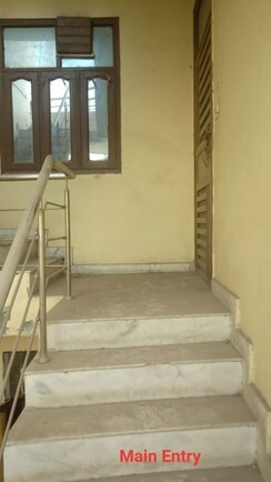 6 BHK + Pooja Room,Servant Room,Extra Room Independent House For Sale in BHARAT COLONY