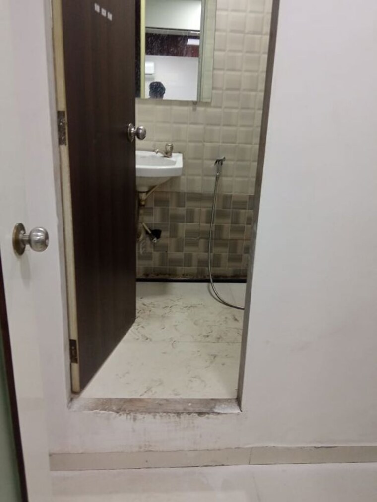 Bathroom, real-tech-park Commercial Office Space 2030 Sq.Ft. In Vashi Sector 30a Navi Mumbai 10268733