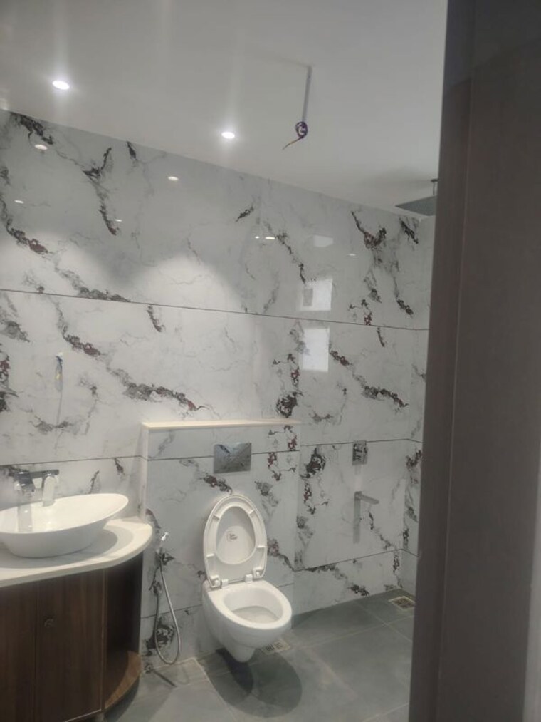 Bathroom, panchkula urban estate 4 Bedroom 2400 Sq.Ft. Builder Floor In Panchkula Urban Estate Panchkula 10208073