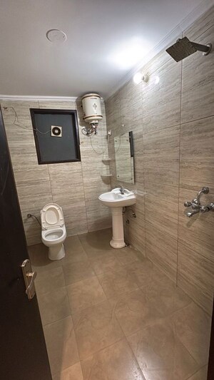 Bathroom in 1 BHK Builder Floor at Sector 47 – for Rent