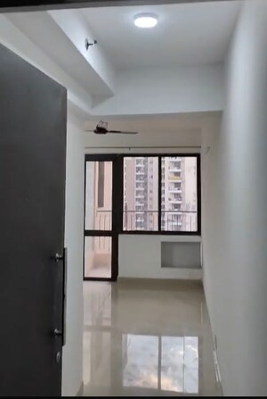 3 BHK Apartment For Rent in RG Luxury Homes, Sector 16b Greater Noida