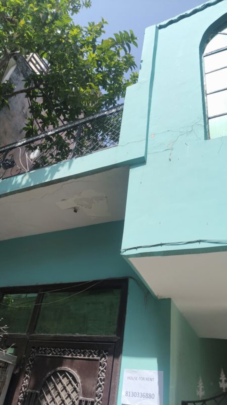 Balcony, om-sai-enclave-chipiyana-buzurg 2 Bedroom 50 Sq.Yd. Independent House In Chipiyana Buzurg Ghaziabad 10268970