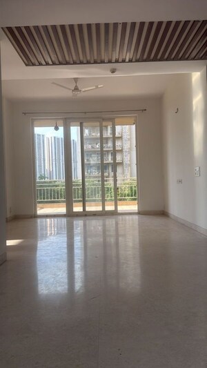 Room in 3.5 BHK Apartment at Puri Diplomatic Greens Phase I, Sector 111 – for Rent