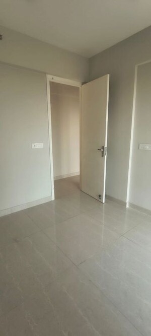 Room in 3 BHK Apartment at Eldeco Live By The Greens, Sector 150 – for Rent