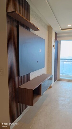 Room in 3.5 BHK Apartment at Ambience Tivertone, Sector 50 – for Rent