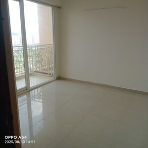 Room in 3 BHK Apartment at Mahagun My Woods, Sector 16c Greater Noida – for Rent