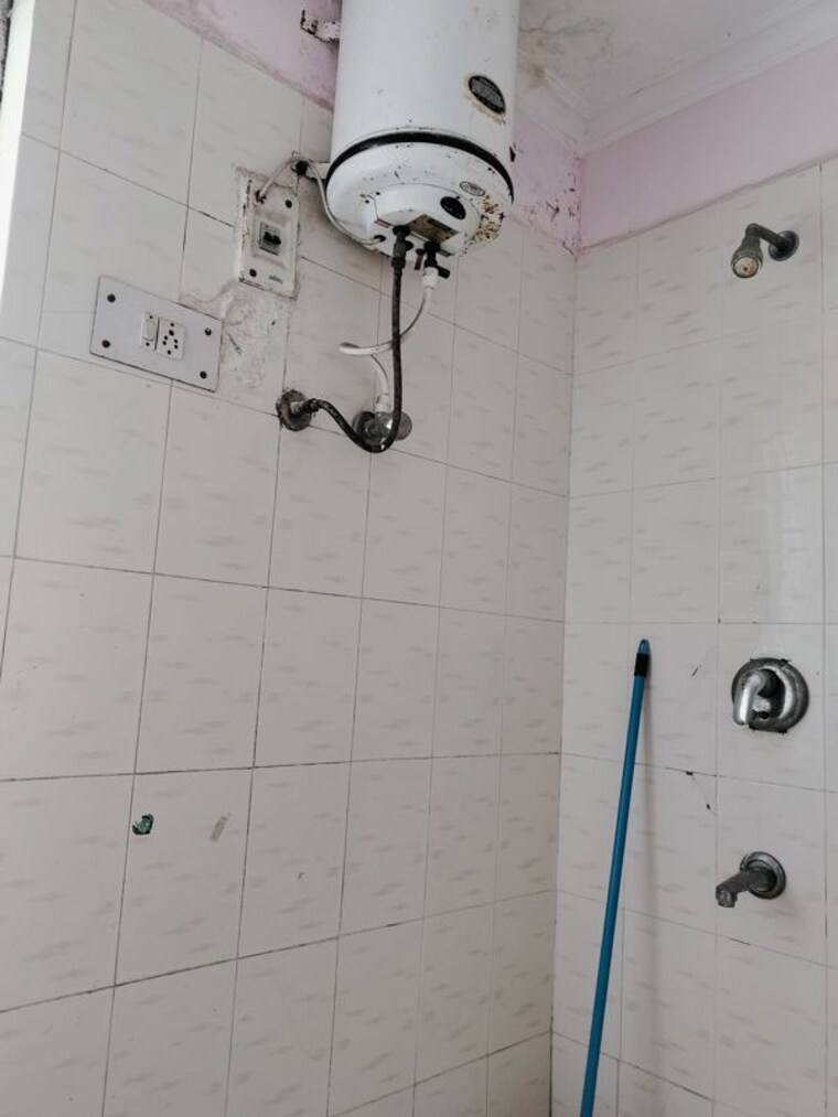Bathroom, vasant kunj 1 Bedroom 650 Sq.Ft. Apartment In Vasant Kunj Delhi 10269133