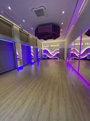 Parking in 3 BHK Apartment at Malwa Escon Primera, International Airport Road – for Rent