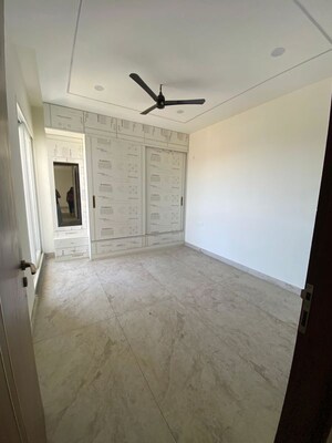 Room in 3 BHK Apartment at Malwa Escon Primera, International Airport Road – for Rent