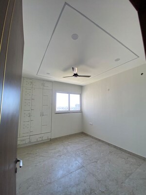 Room in 3 BHK Apartment at Malwa Escon Primera, International Airport Road – for Rent