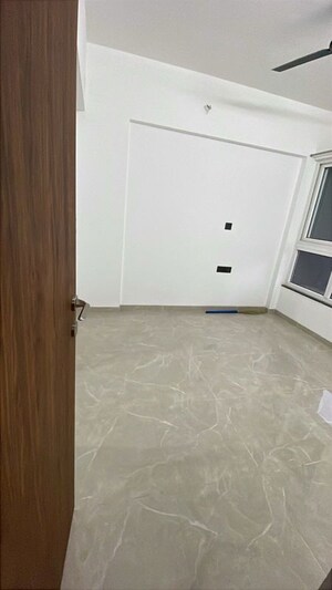 Room in 2 BHK Apartment at Pristine Allure, Kharadi – for Rent