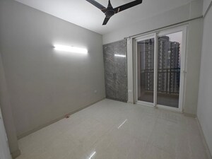 Room in 3 BHK Apartment at Eldeco Live By The Greens, Sector 150 – for Rent