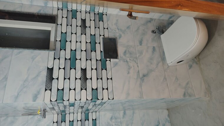 Bathroom, janhitkari-apartment 2 Bedroom 1100 Sq.Mt. Apartment In Vasundhara Sector 6 Ghaziabad 9800309