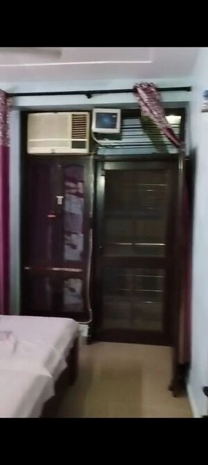 Furnished Amenities in 2 BHK Builder Floor at Rajendra Park – for Sale