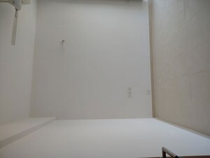 Room in 2 BHK Apartment at Kalpataru Sunrise Grande, Kolshet Road – for Rent