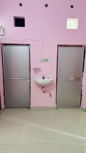 Furnished Amenities in 2 BHK Independent House at Sharma Complex, Alambagh – for Rent