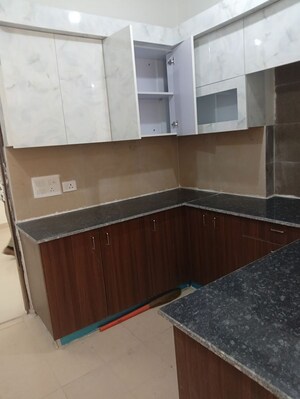 Kitchen in 3.5 BHK Apartment at Amrapali Heartbeat City, Sector 107 – for Rent