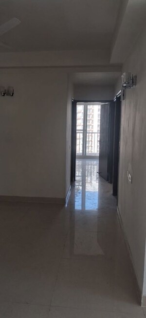 Room in 3.5 BHK Apartment at Amrapali Heartbeat City, Sector 107 – for Rent