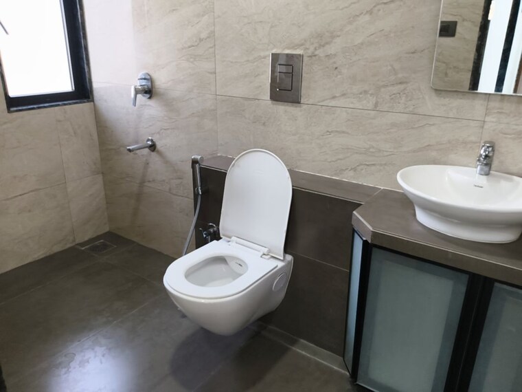Bathroom, vile parle west 2 Bedroom 750 Sq.Ft. Apartment In Vile Parle West Mumbai 10269459
