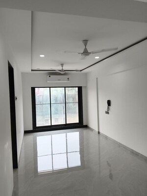 Room in 2 BHK Apartment at Vile Parle West – for Rent