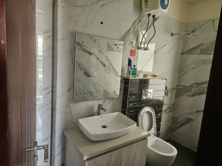 Bathroom, sector 72 3 Bedroom 250 Sq.Mt. Independent House In Sector 72 Noida 10269350