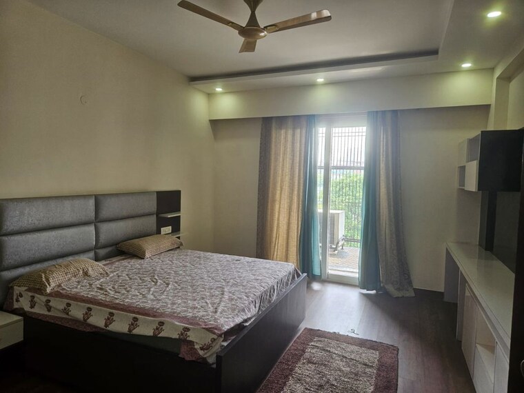 Bedroom, sector 72 3 Bedroom 250 Sq.Mt. Independent House In Sector 72 Noida 10269350