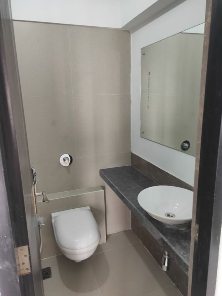 Bathroom, dlh-sorrento 3 Bedroom 1800 Sq.Ft. Apartment In Veera Desai Road Mumbai 10269434