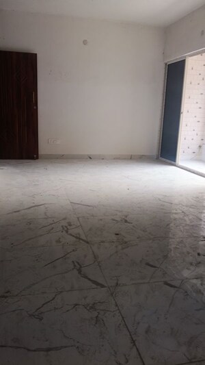 Room in 3 BHK Apartment at Diamond Park View, Park Street – for Sale