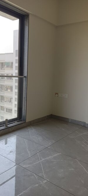 Room in 2.5 BHK Apartment at Hubtown Jewell, Andheri West – for Rent