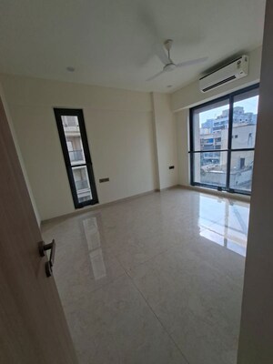 Room in 3 BHK Apartment at S Raheja Avisa, Bandra West – for Sale