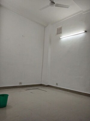 Room in 3 BHK Builder Floor at Delhi Cantonment – for Rent