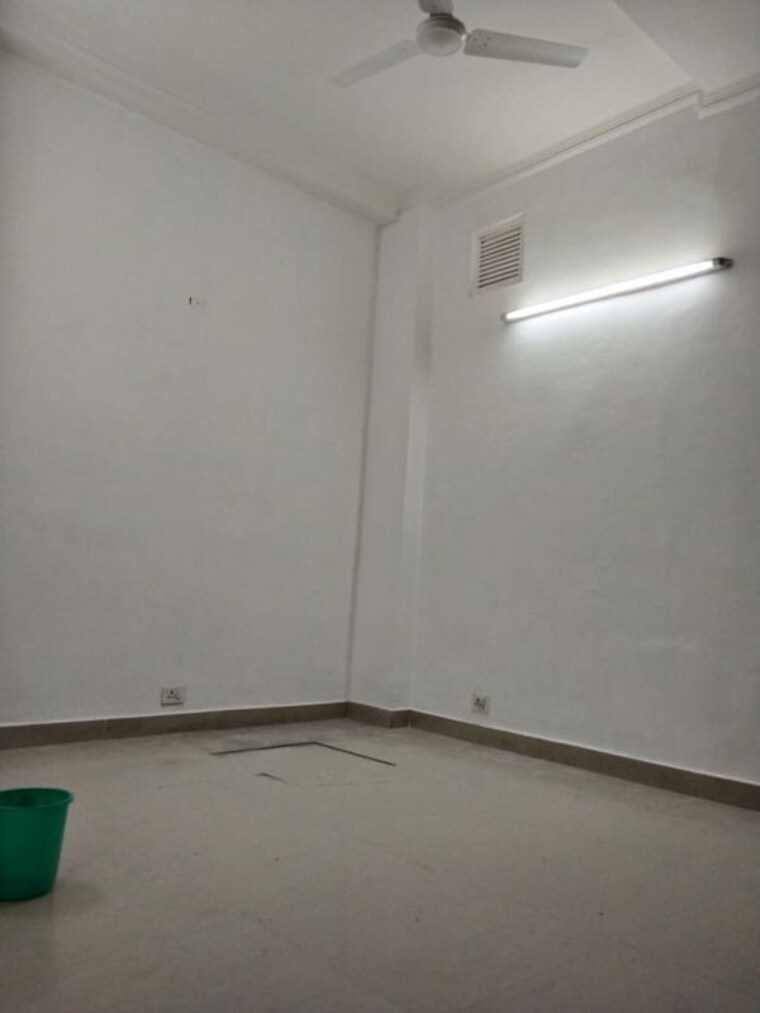 Room, delhi cantonment 3 Bedroom 208 Sq.Yd. Builder Floor In Delhi Cantonment Delhi 10269566