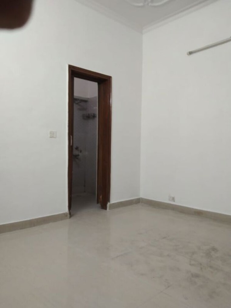 Room, delhi cantonment 3 Bedroom 208 Sq.Yd. Builder Floor In Delhi Cantonment Delhi 10269566