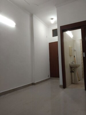 Room in 3 BHK Builder Floor at Delhi Cantonment – for Rent
