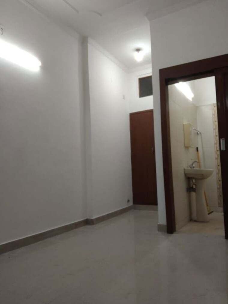 Room, delhi cantonment 3 Bedroom 208 Sq.Yd. Builder Floor In Delhi Cantonment Delhi 10269566