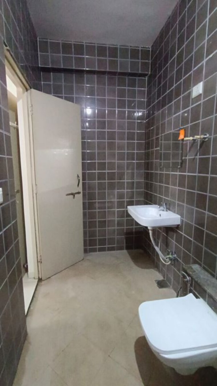 Bathroom, raysan 3 Bedroom 1528 Sq.Ft. Independent House In Raysan Gandhinagar 10269578