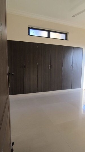 Furnished Amenities in 2 BHK Apartment at K Raheja Interface Heights, Malad West – for Rent