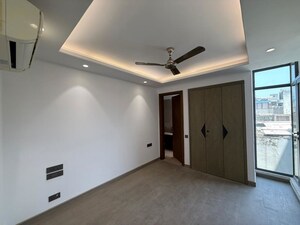 Room in 4 BHK Builder Floor at Delhi Cantonment – for Sale