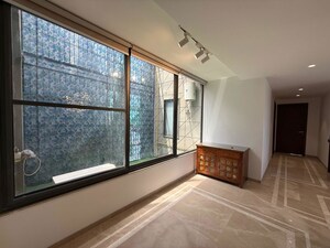 Room in 4 BHK Builder Floor at Delhi Cantonment – for Sale