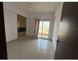 Room in 2 BHK Apartment at Eldeco Accolade, Sohna Sector 2 – for Rent