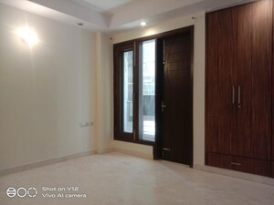 Room in 3 BHK Builder Floor at Delhi Cantonment – for Rent