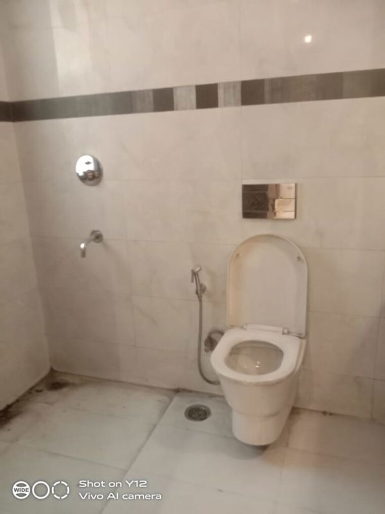 Bathroom, delhi cantonment 3 Bedroom 208 Sq.Yd. Builder Floor In Delhi Cantonment Delhi 10268165