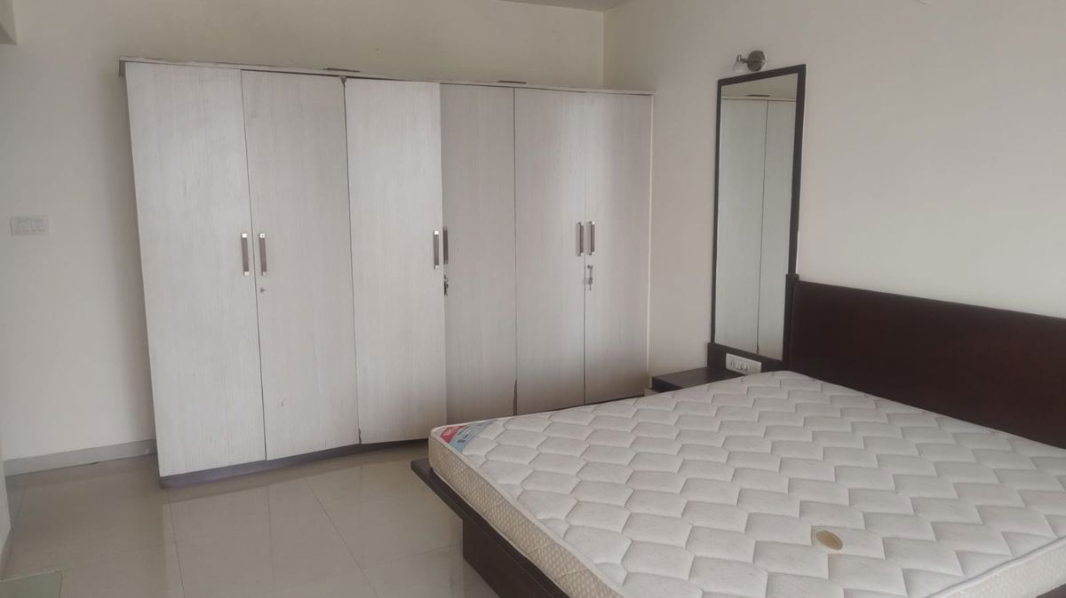 3 BHK Apartment For Rent in Hiranandani Gardens Lake Castle