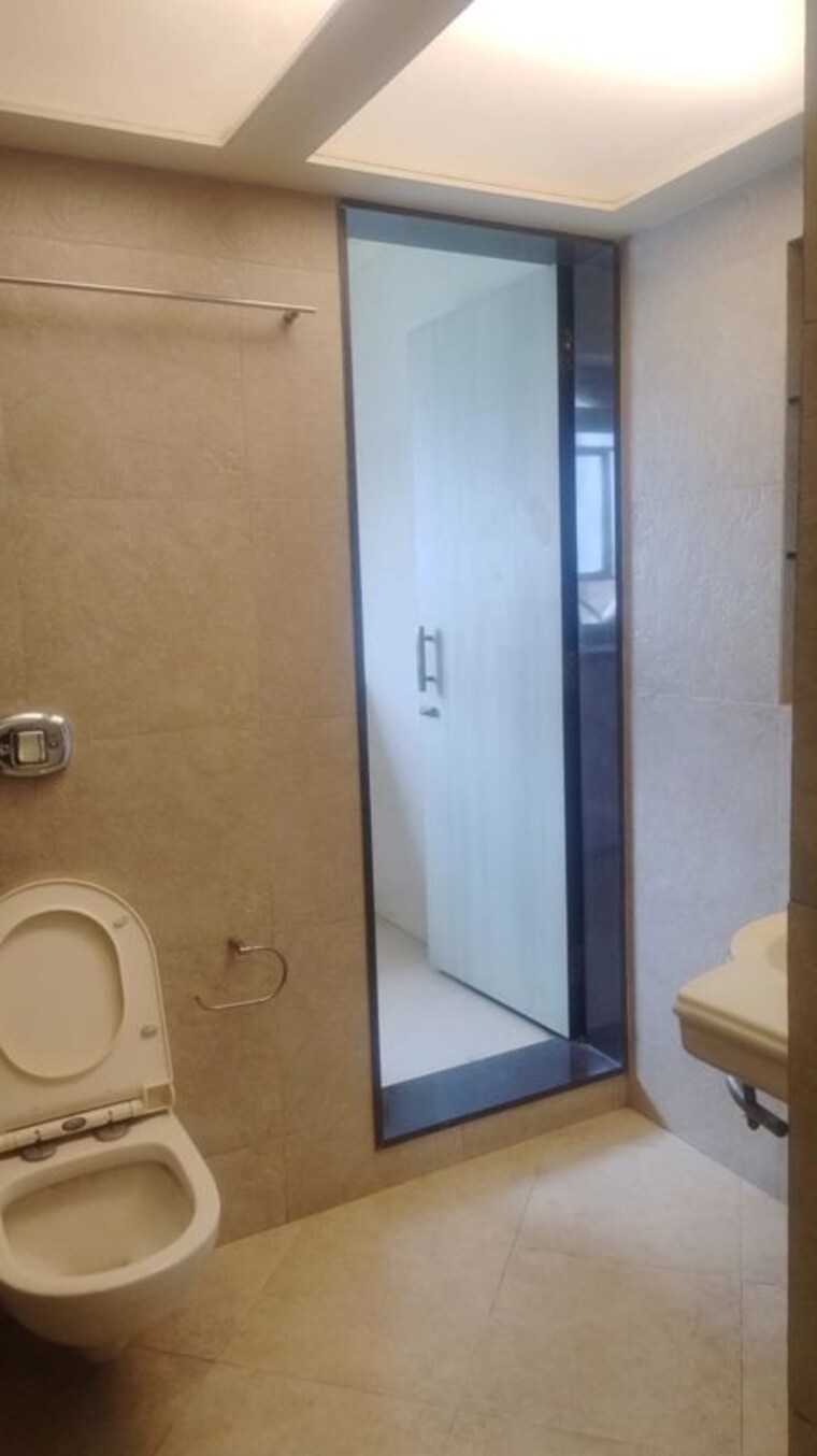 Bathroom, hiranandani-gardens-lake-castle 3 Bedroom 1300 Sq.Ft. Apartment In Powai Mumbai 10269654