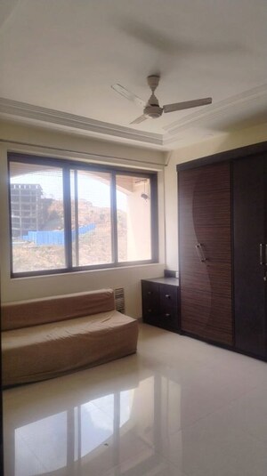 Room in 3 BHK Apartment at Hiranandani Gardens Lake Castle, Powai – for Rent